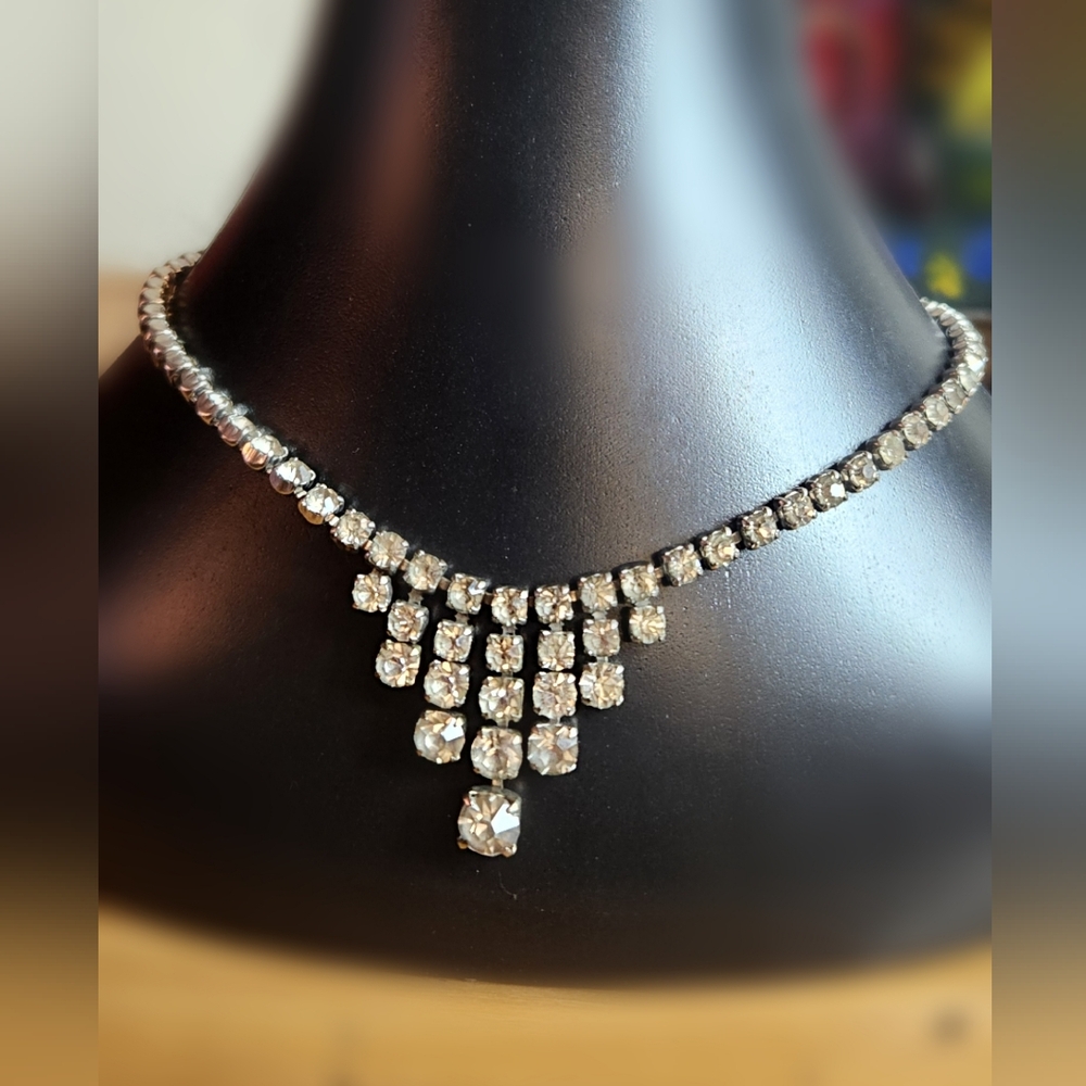 Vintage Elegant Silver Toned Rhinestone Necklace